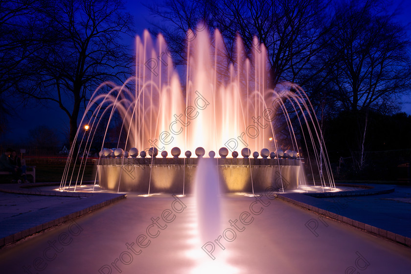 Windsor 001 full res 
 Windsor Fountain 
 Keywords: windsor, fountain, winter, light, alexandra gardens