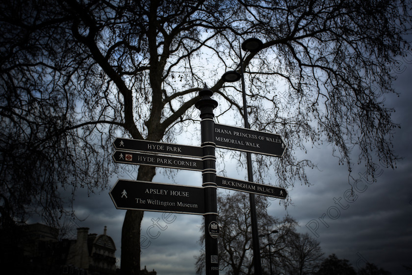 6H1C1661 
 Signs 
 Keywords: london, hyde park, green park, signs