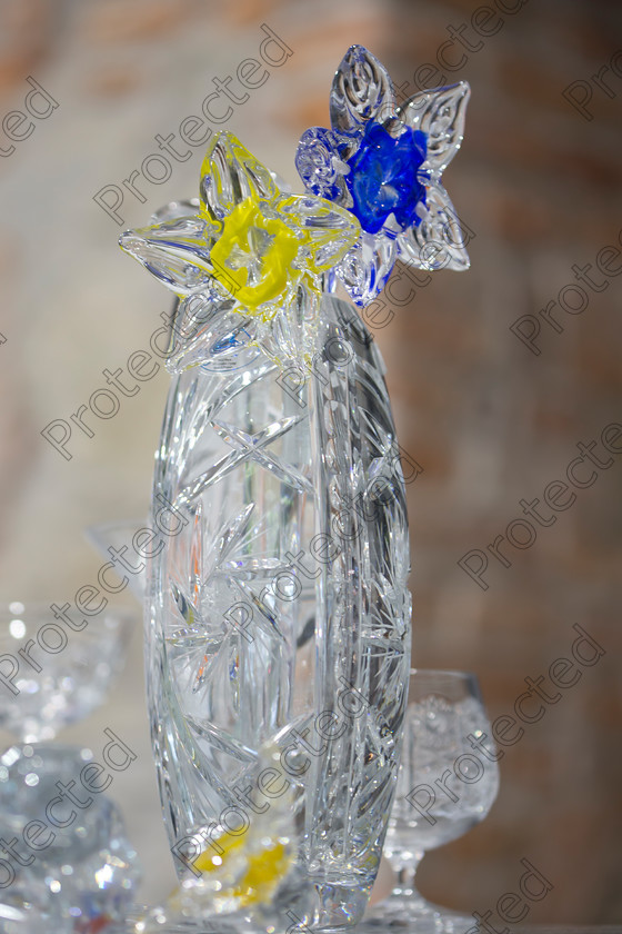 6H1C8651 
 Crystal glasses 
 Keywords: Glass, Glass, Crystal, Cut Glass, Industry, Art, Shape, Work Tool, Bottle, Craft, Close-Up, Cup, Yellow, Vase, Table, Engraved Image, Engravement, Lead manufacturing production making