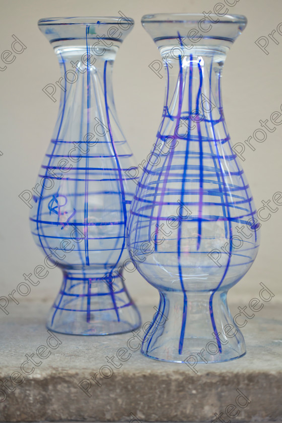6H1C8605 
 Crystal glass factory 
 Keywords: Glass, Glass, Crystal, Cut Glass, Industry, Art, Shape, Work Tool, Bottle, Craft, Close-Up, Cup, Yellow, Vase, Table, Engraved Image, Engravement, Lead manufacturing production making