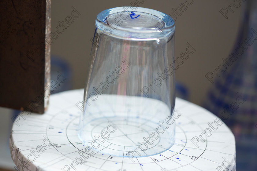 6H1C8600 
 Crystal glasses 
 Keywords: Glass, Glass, Crystal, Cut Glass, Industry, Art, Shape, Work Tool, Bottle, Craft, Close-Up, Cup, Yellow, Vase, Table, Engraved Image, Engravement, Lead manufacturing production making